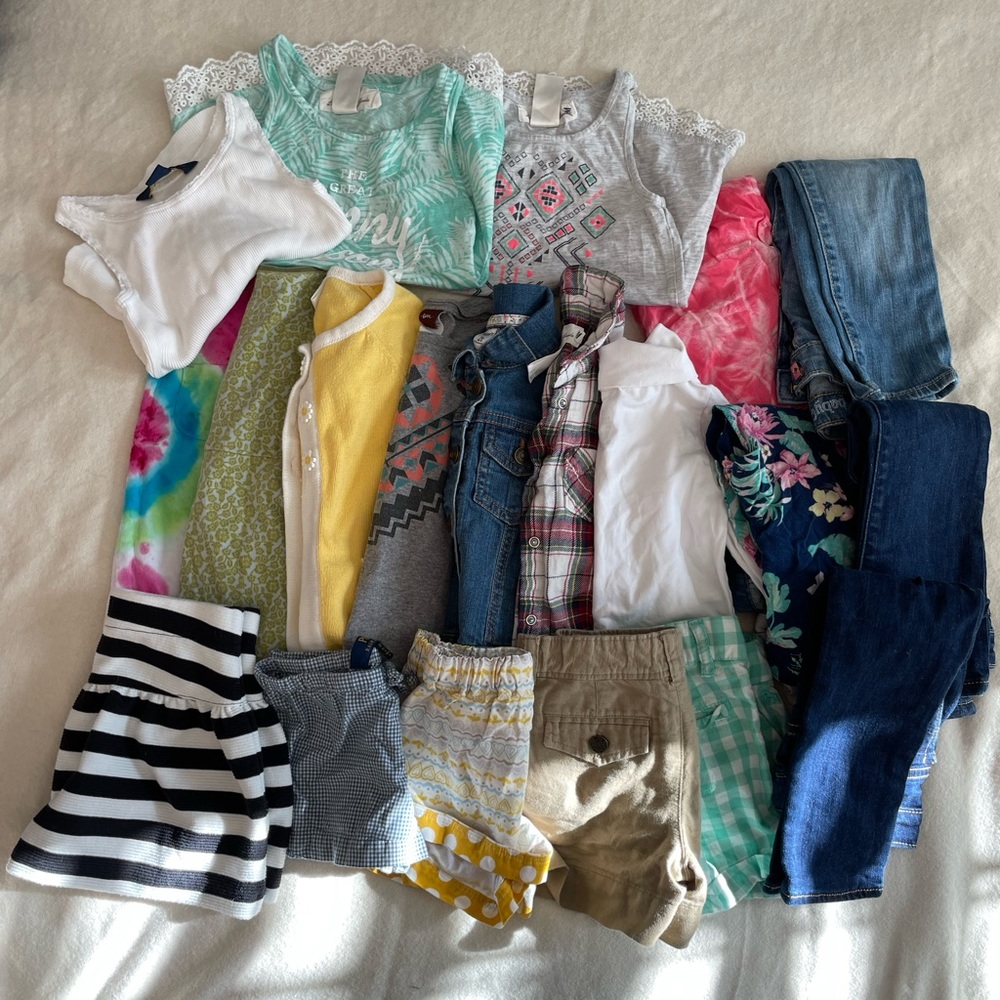 Large lot of 2T girls Gap, H&M, Polo, etc..
